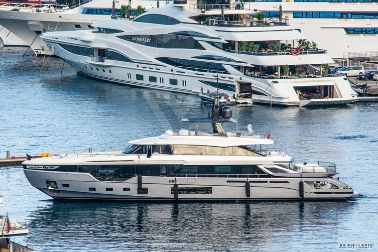 Shabby yacht exterior 108