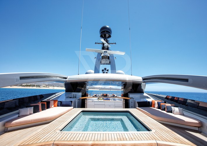 Halo yacht exterior 4