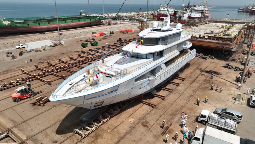 Al Hanem 2 yacht exterior 4