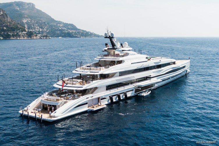 Mar yacht exterior 37