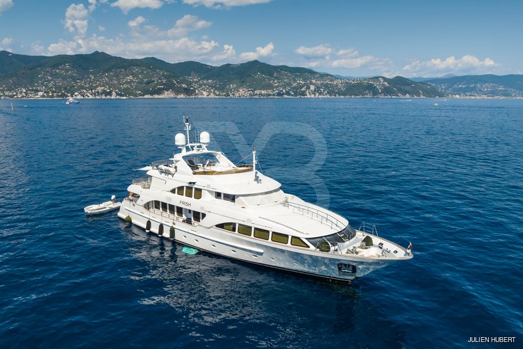 Frish yacht exterior 3