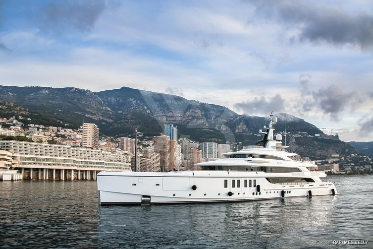 Artisan yacht exterior 189