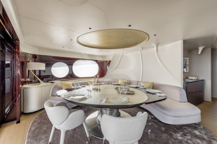 Shabby yacht interior 27