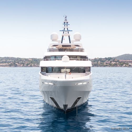 Ludzie yacht exterior 3