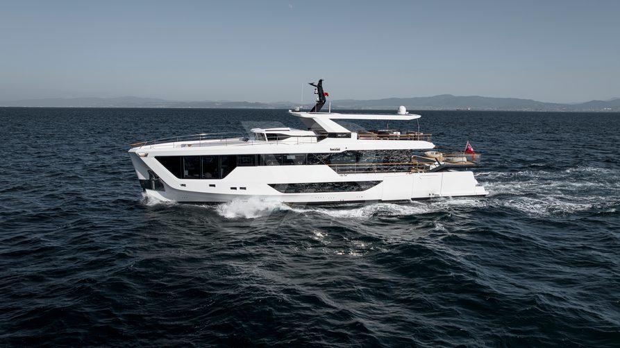 Tuccini yacht exterior 4
