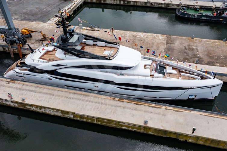 I Am yacht exterior 12