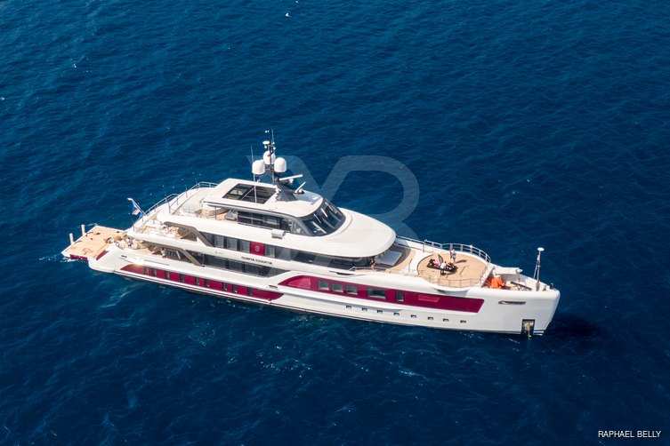 Quinta Essentia yacht exterior 11