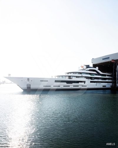 Tanzanite yacht exterior 9