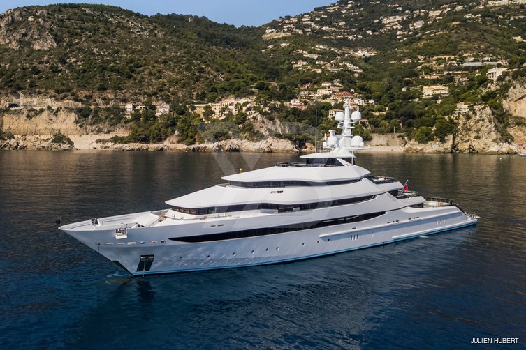 Amore Vero yacht exterior 9