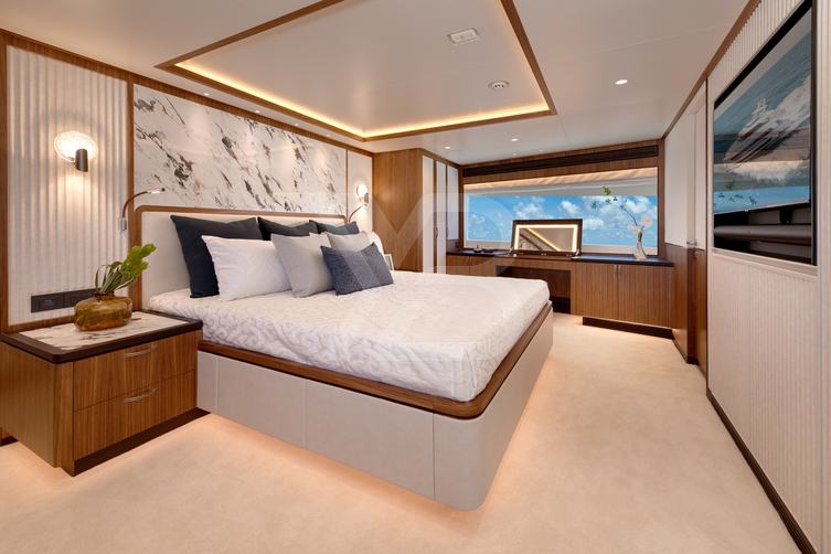 Horizon FD100 /911 yacht interior 45