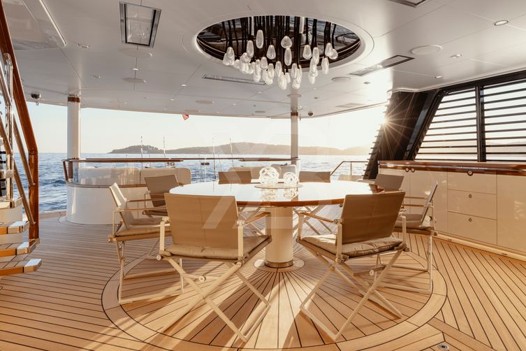 Special One yacht interior 106
