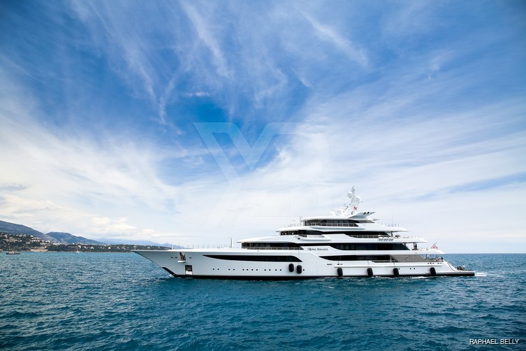 Royal Romance yacht exterior 4