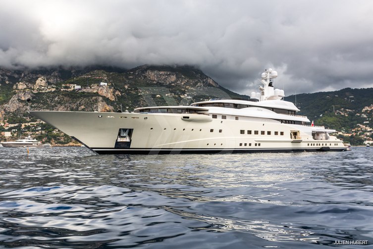 Pelorus yacht exterior 10