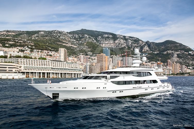 Oasis yacht exterior 2