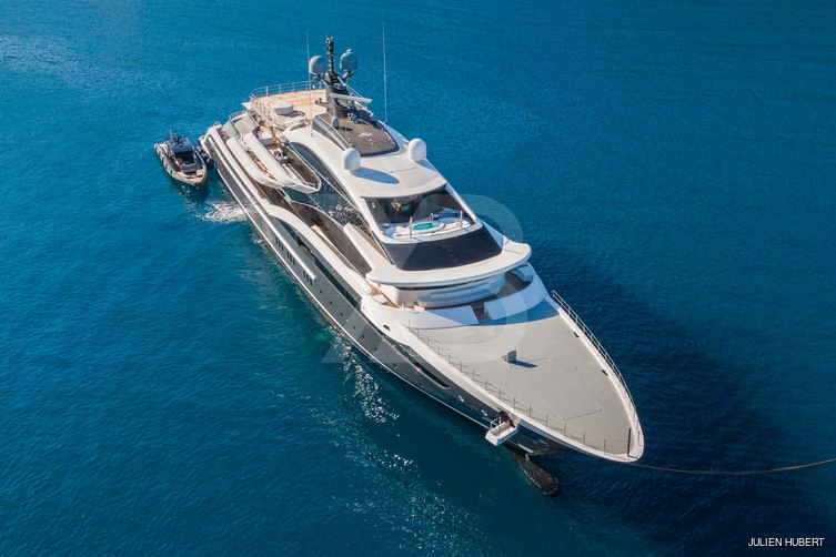 Dar yacht exterior 39