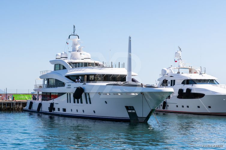 Stella MI yacht exterior 5
