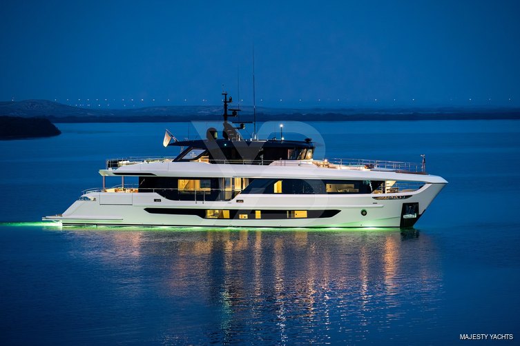 Dil yacht exterior 21