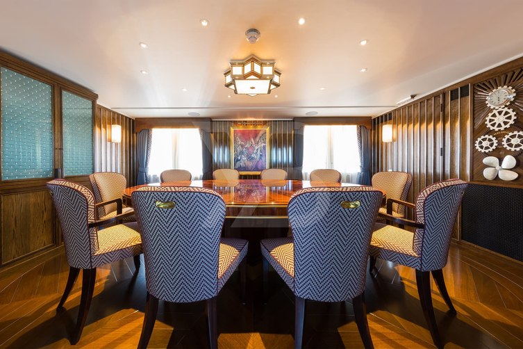 Malahne yacht interior 7