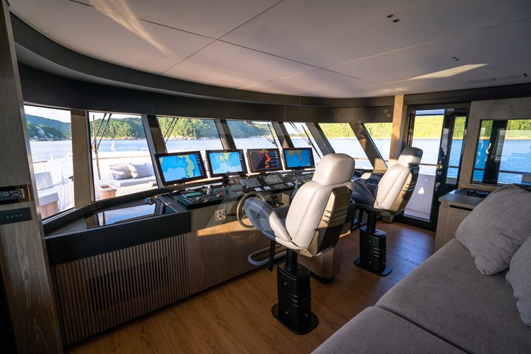 Queen Tati yacht interior 32