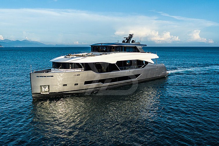 Lady Nina yacht exterior 25