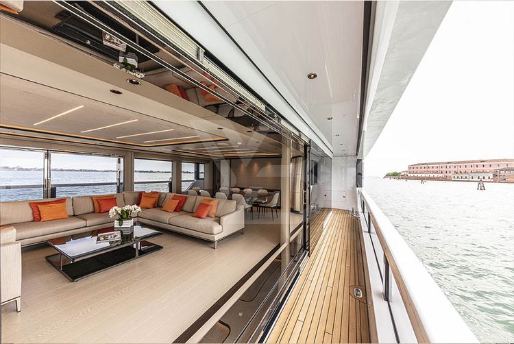 Simplicity yacht interior 12