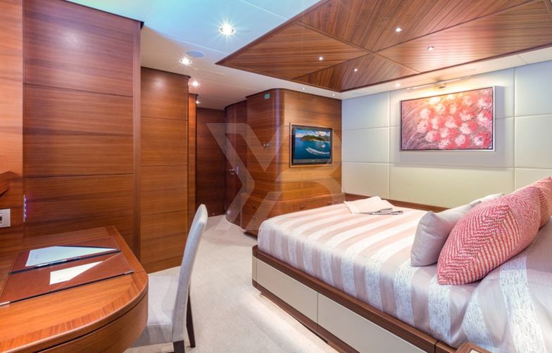 Balista yacht interior 14