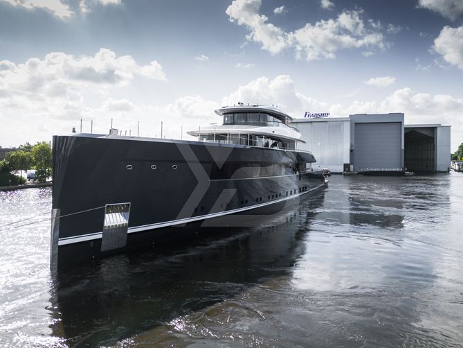 B yacht exterior 9