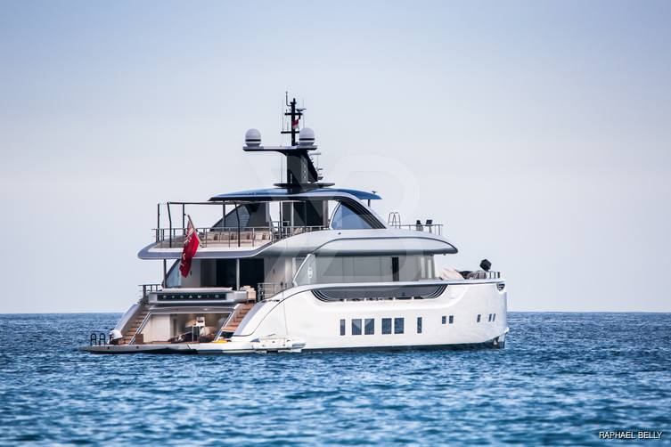 Spring yacht exterior 3