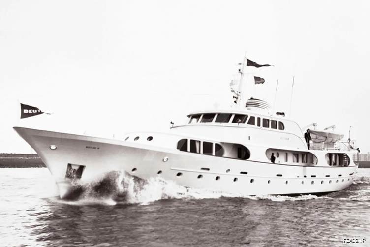 A&A yacht exterior 4