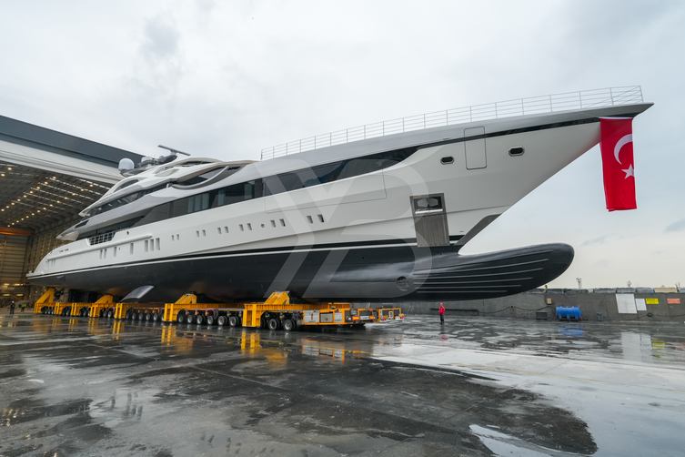 Al Reem yacht exterior 6