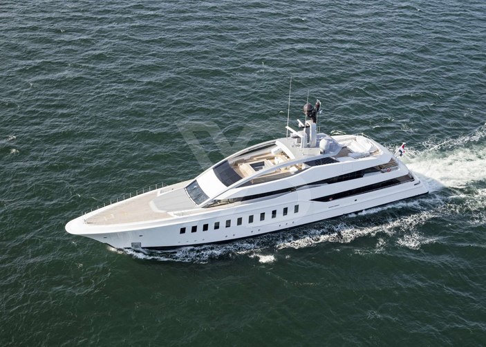 Halo yacht exterior 16