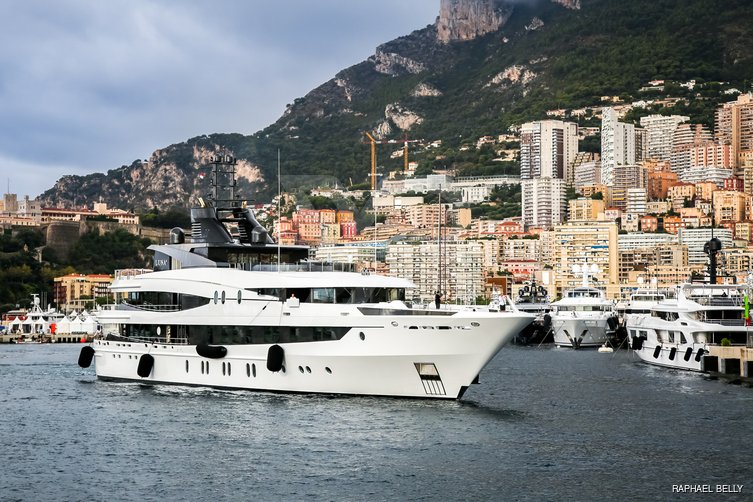 AHS yacht exterior 30