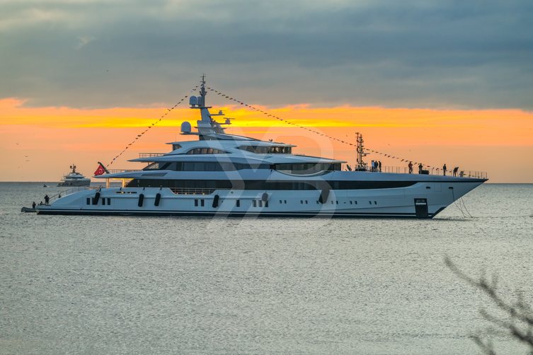 Al Reem yacht exterior 5