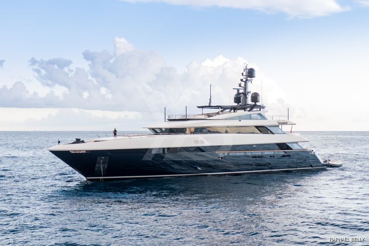 N2H yacht exterior 29