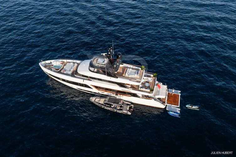 Alluria yacht exterior 7