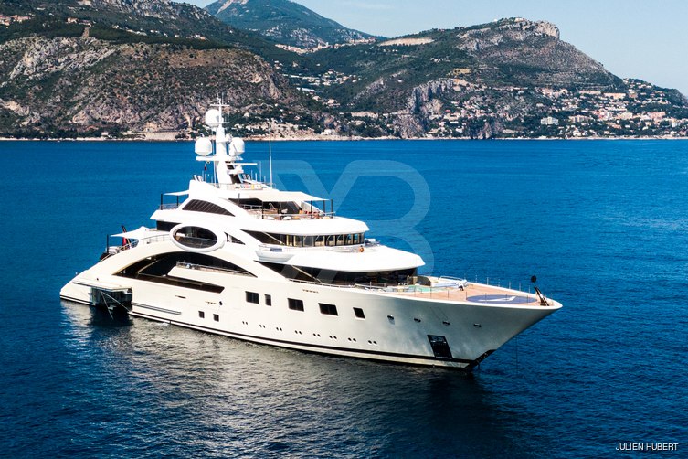 Eye yacht exterior 17