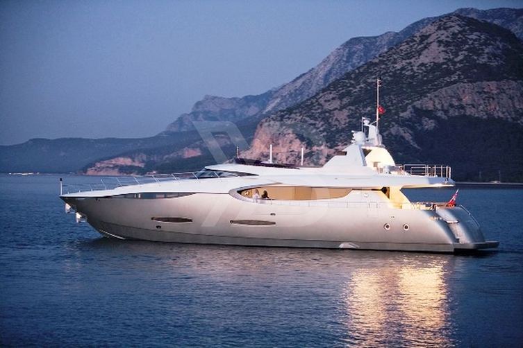 New Vogue yacht exterior 2