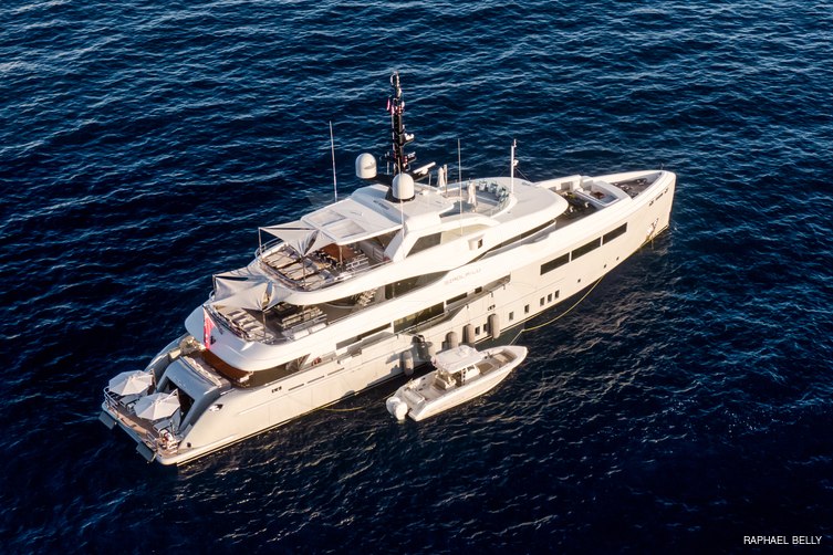 Quasar yacht exterior 7