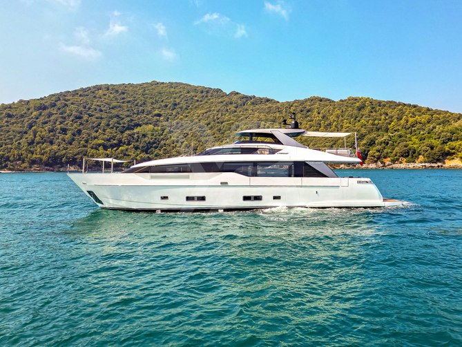 Eight13 yacht exterior 2