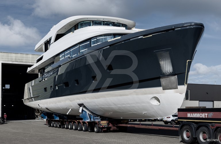 Cocoon yacht exterior 17