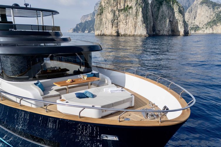 Gipsy VI yacht exterior 3