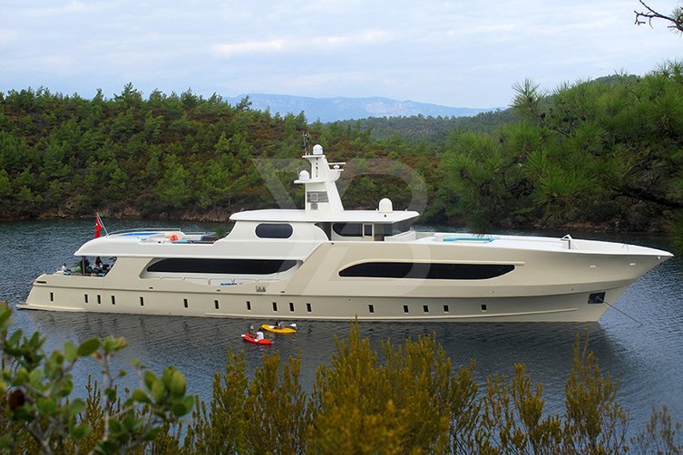 Vetro yacht exterior 4