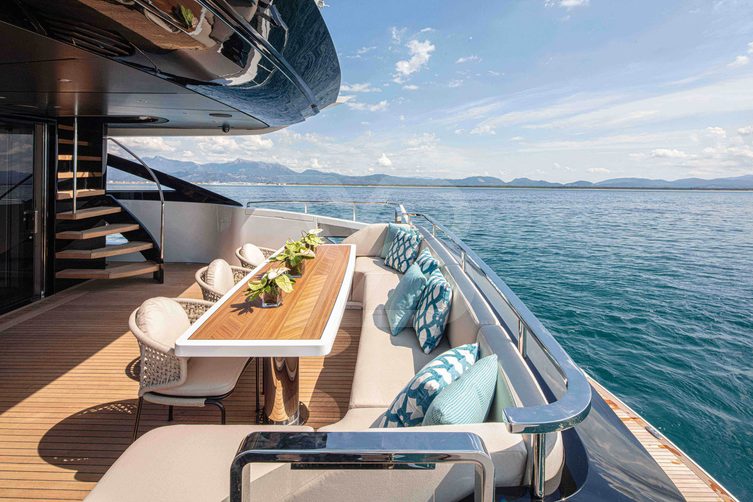 Yesenia yacht exterior 5