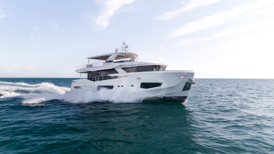 Numarine 26XP/27 yacht exterior 2