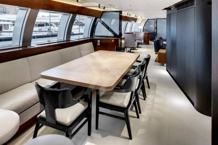 Vertigo yacht interior 8