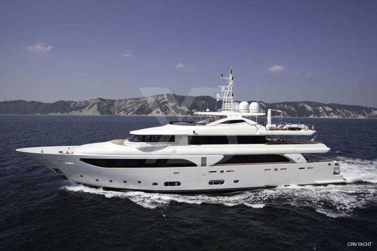 Palatial yacht exterior 5