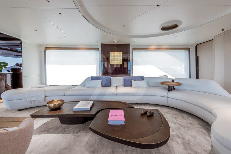 Shabby yacht interior 9