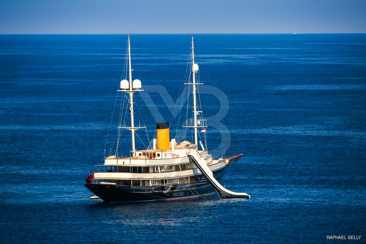 Nero yacht exterior 6