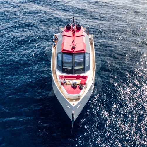 Al Thakhira yacht exterior 3