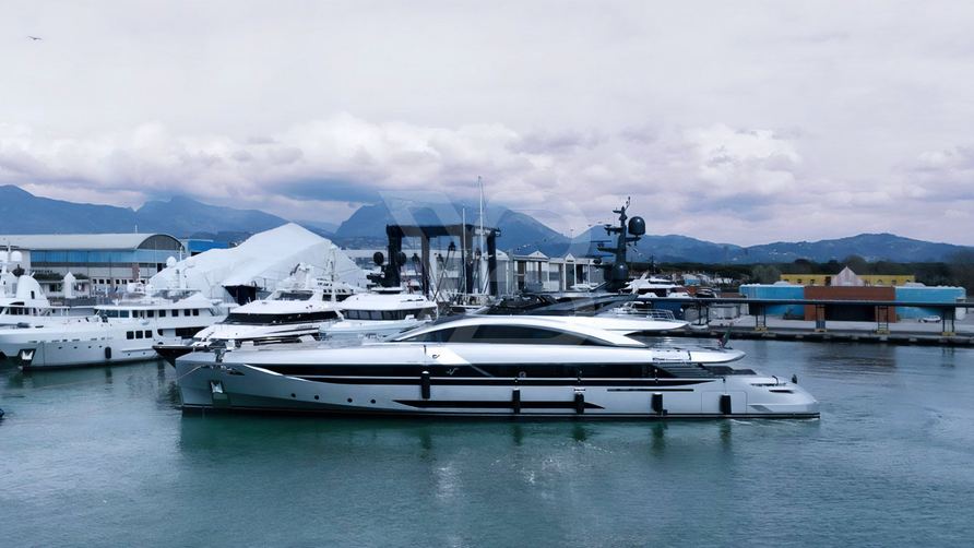 No Stress yacht exterior 16